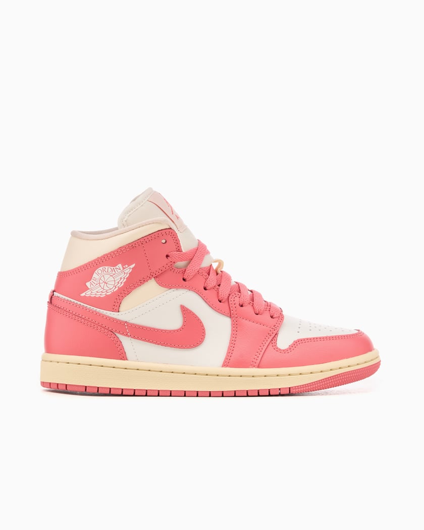 Air Jordan 1 Mid Shoes. Nike NL