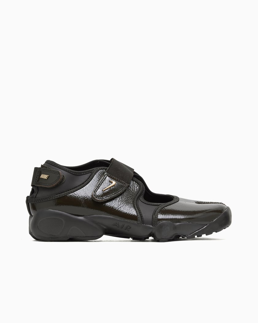 nike air 200 womens black