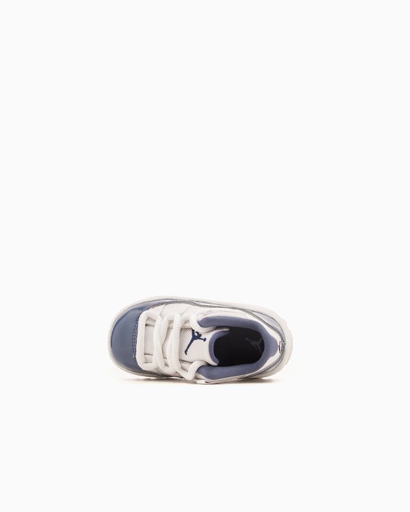 Jordan 11 low baby blue and white top
