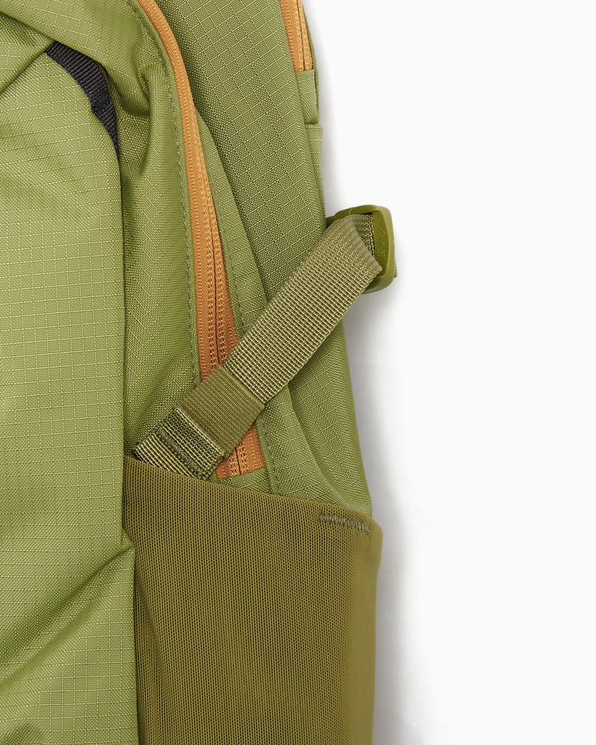 Patagonia Refugio Daypack 26L Unisex Backpack Green 47913