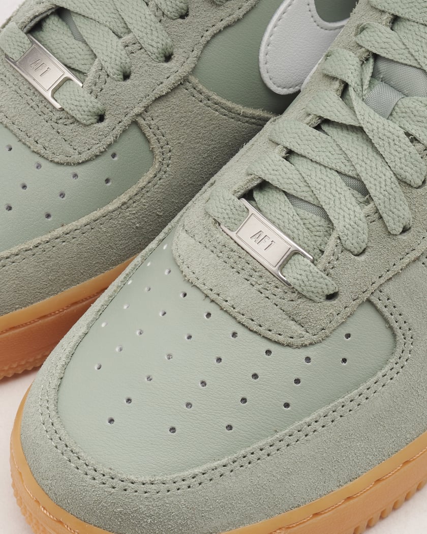 Nike air force 1 lv8 verde sales