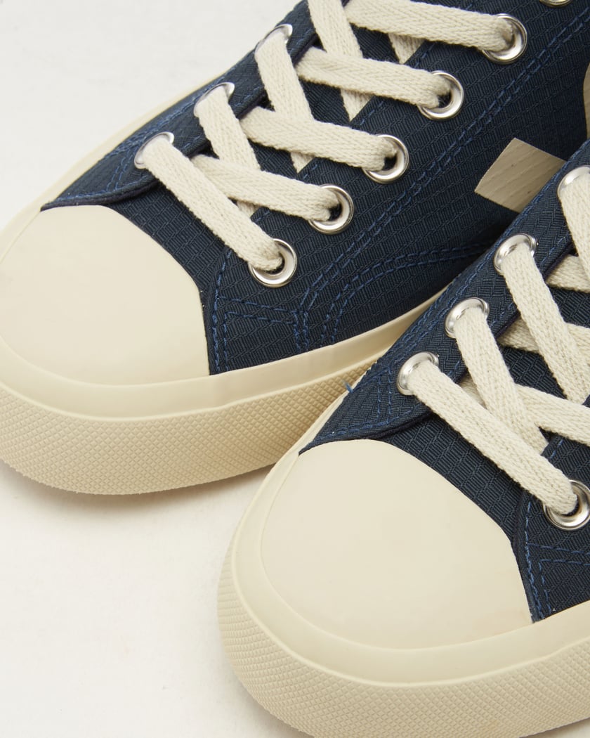 VEJA■WATA II LOW ■送料込 Amazon.com | VEJA Women's Wata II Low Sneaker, Black/Pierre