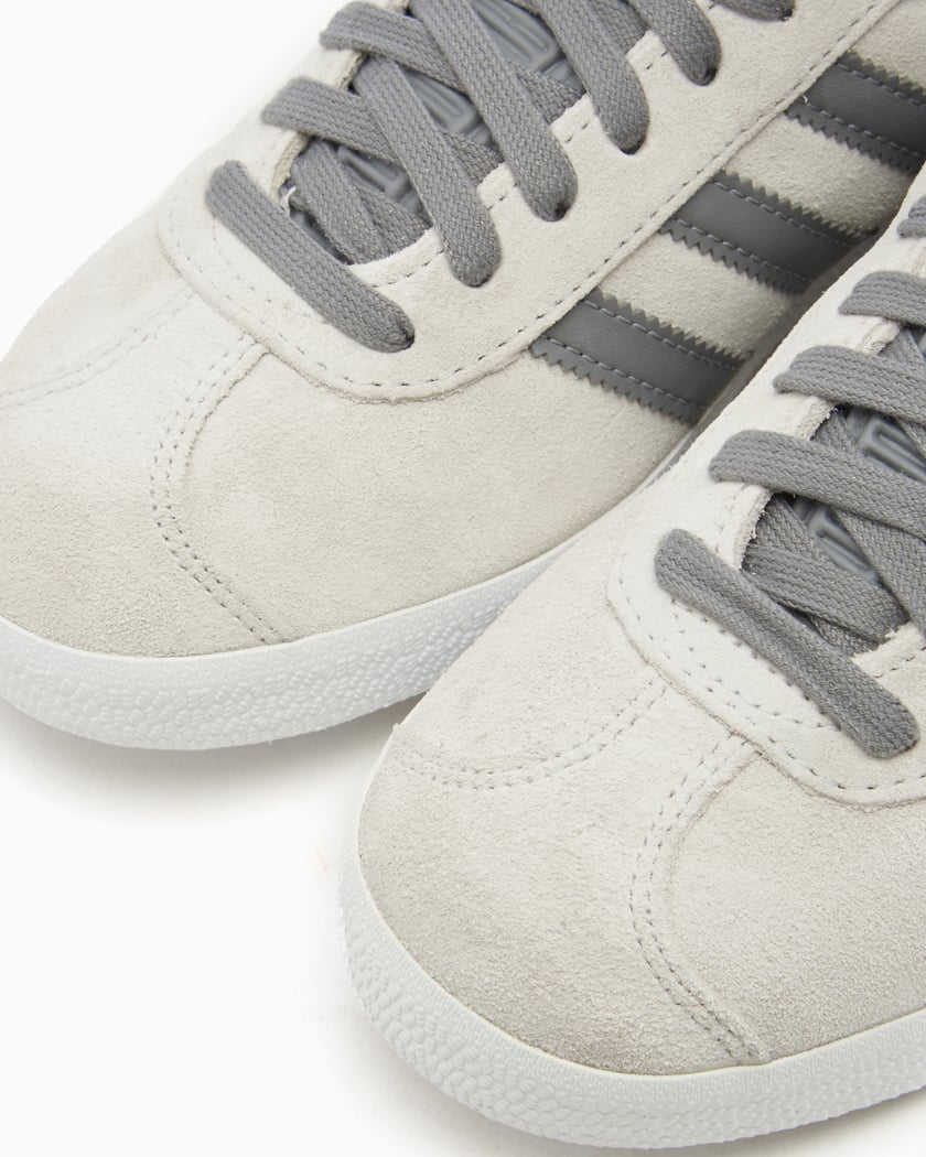 Gazelle cinza top