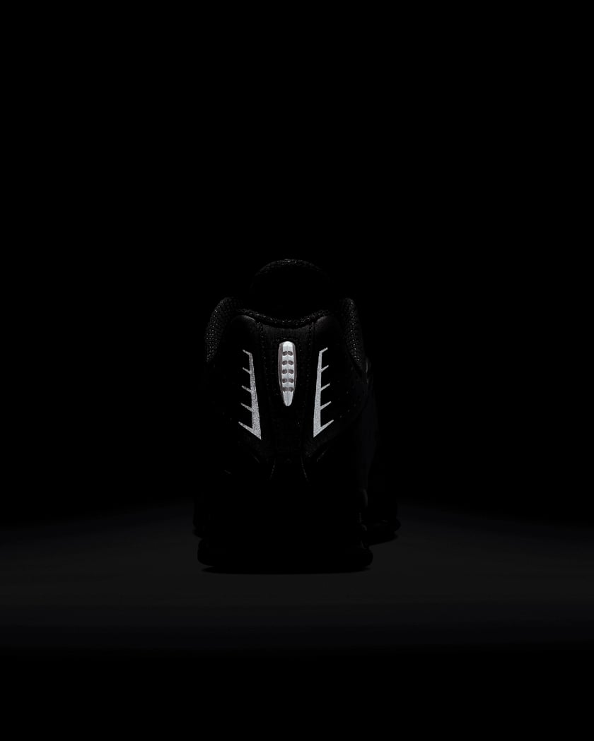Nike Women s Shox R4 Black Noir AR3565 004 FOOTDISTRICT