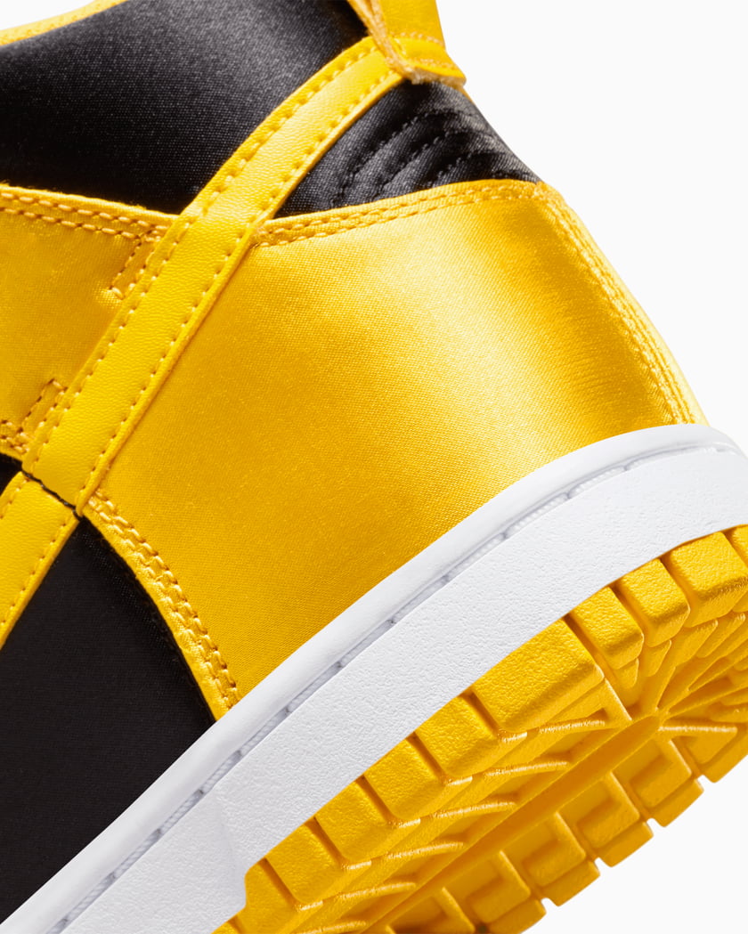 Nike Women s Dunk High