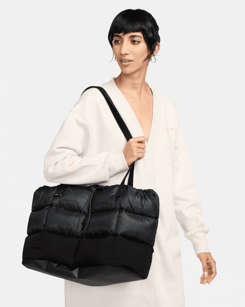【NIKE】SPORTSWEAR Puffle トートバッグ Nike Sportswear Puffle Tote Bag (24L). Nike.com