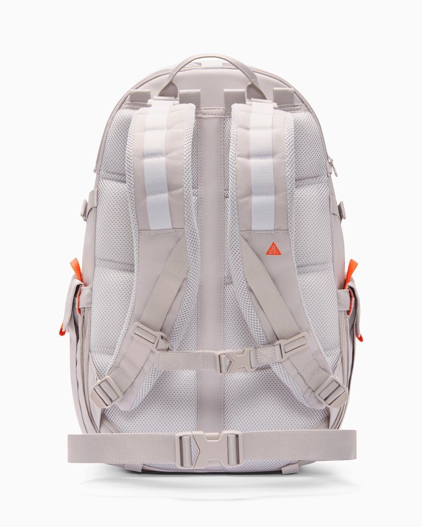 Nike ACG Daymax 25L Unisex Backpack Gray HJ8178-009 | FOOTDISTRICT
