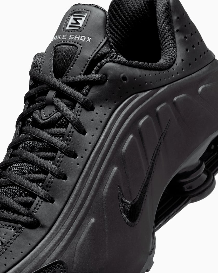 Nike Shox R4 Black HQ1988-500 | FOOTDISTRICT