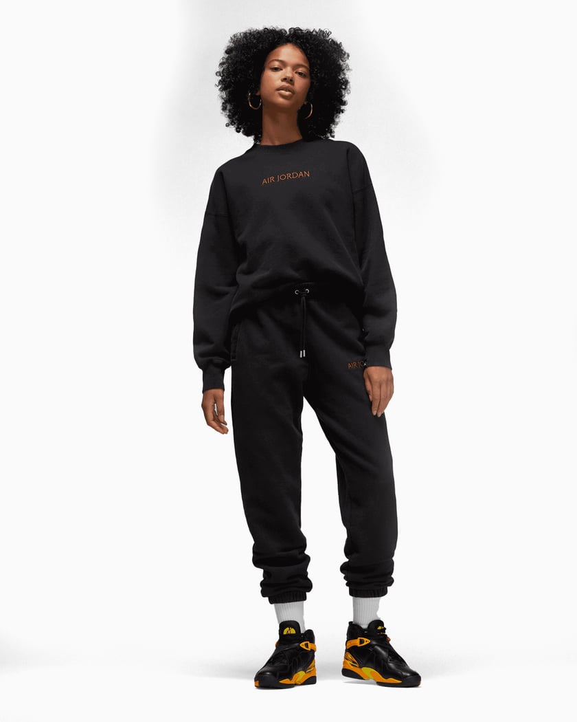 Jordan Air Jordan Wordmark Women s Sweatshirt Black DV6469 010 FOOTDISTRICT