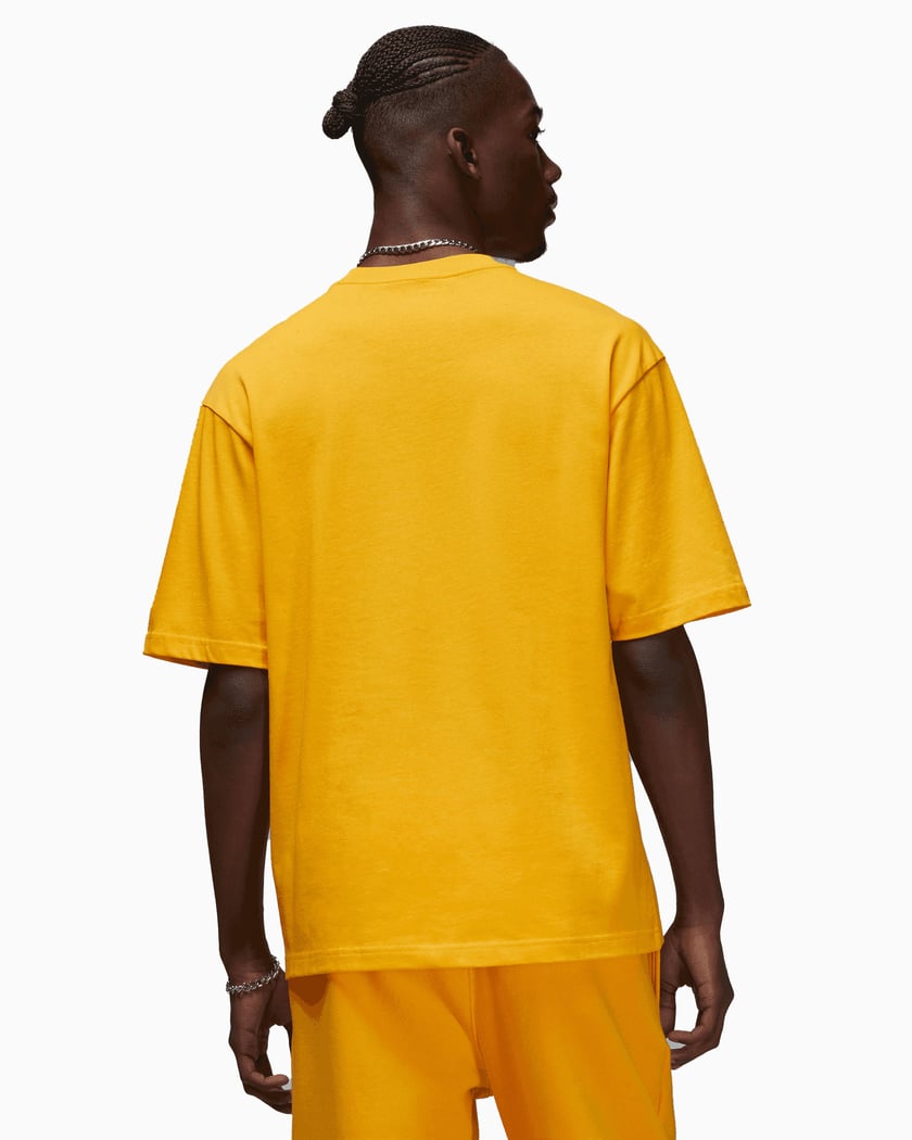 Pull hotsell jordan jaune