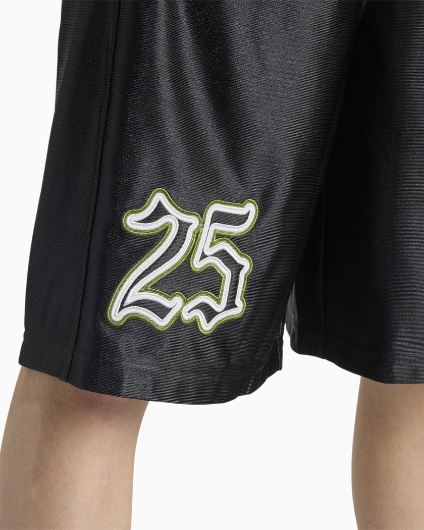【日本未展開】adidas oversized shorts adidas Originals oversized shorts in black | ASOS