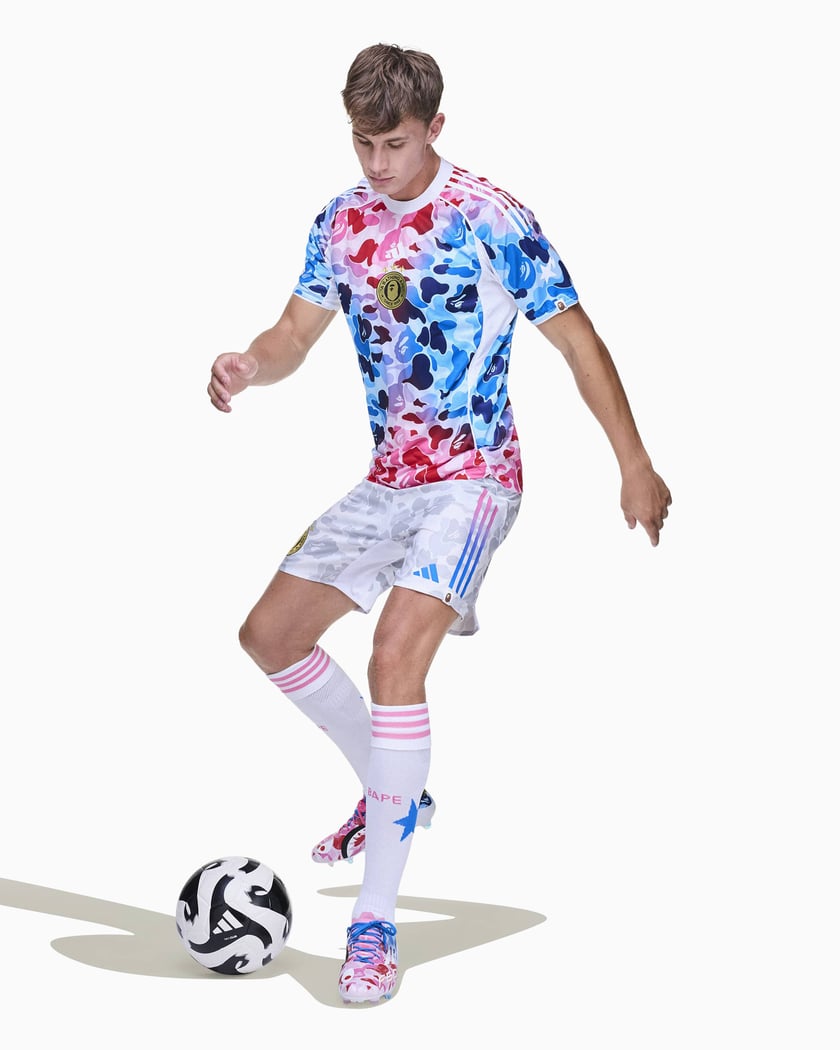 Jersey T-Shirt con gráfico Slim adidas Originals x BAPE Football para hombre