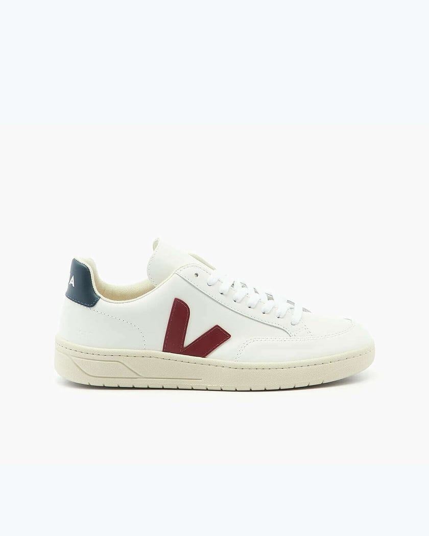 Veja V 12 Leather